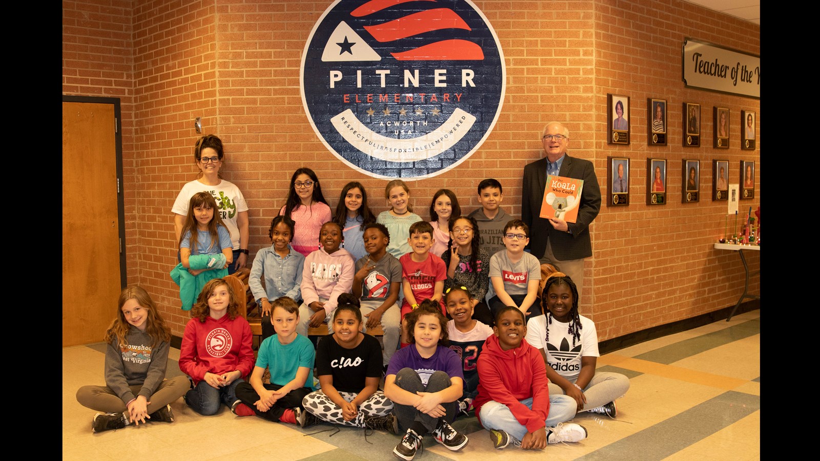 Board Chair David Chastain read to students at PItner Elementary School for Read Across America